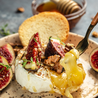 Healthy Fig Snack with Cheese