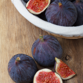 Fresh fig fruit in bowl